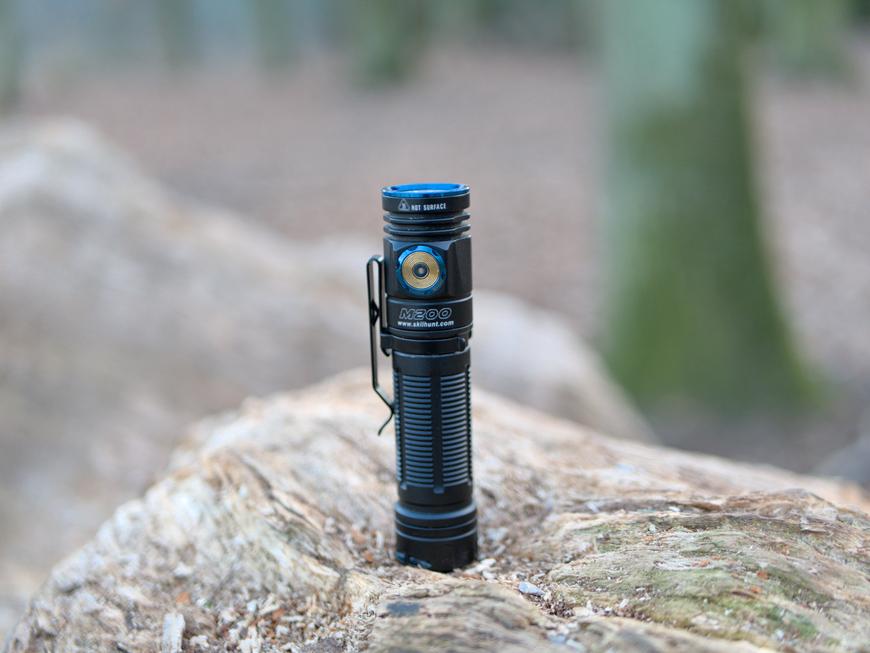Review: Skilhunt M200 - a useful everyday carry light with 18650 power, magnetic charging, and high CRI